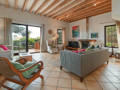 Charmante Villa met 4 Slaapkamers, Zeezicht en Zwembad in Jávea