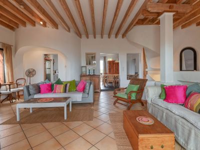 Charmante Villa met 4 Slaapkamers, Zeezicht en Zwembad in Jávea