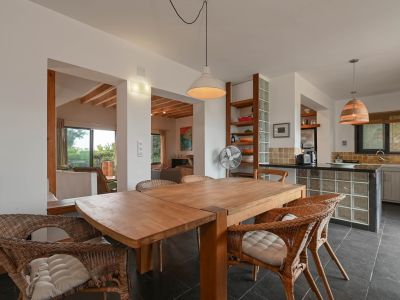 Charmante Villa met 4 Slaapkamers, Zeezicht en Zwembad in Jávea