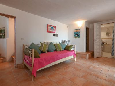 Charmante Villa met 4 Slaapkamers, Zeezicht en Zwembad in Jávea