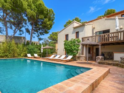 Charmante Villa met 4 Slaapkamers, Zeezicht en Zwembad in Jávea