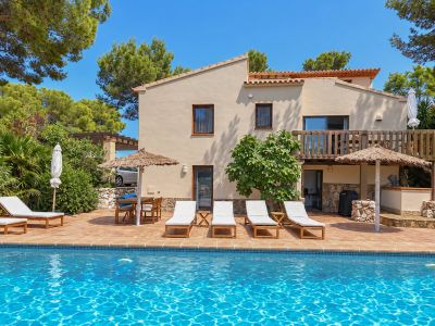 Charmante Villa met 4 Slaapkamers, Zeezicht en Zwembad in Jávea