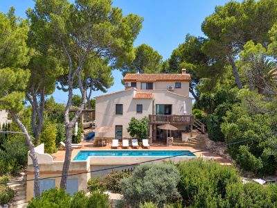 Charmante Villa met 4 Slaapkamers, Zeezicht en Zwembad in Jávea
