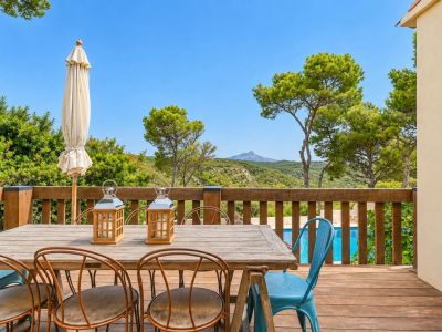 Charmante Villa met 4 Slaapkamers, Zeezicht en Zwembad in Jávea