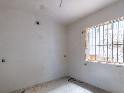 Te renoveren slaapkamer