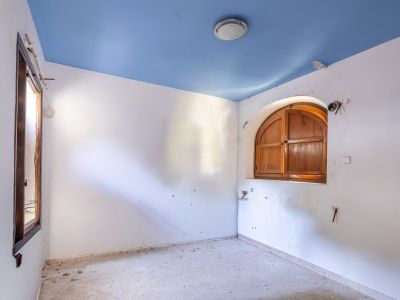 Te renoveren slaapkamer