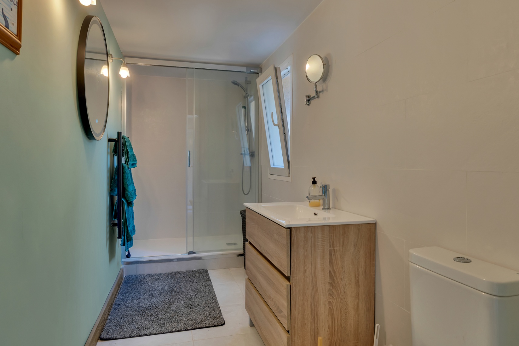 Badkamer met douche