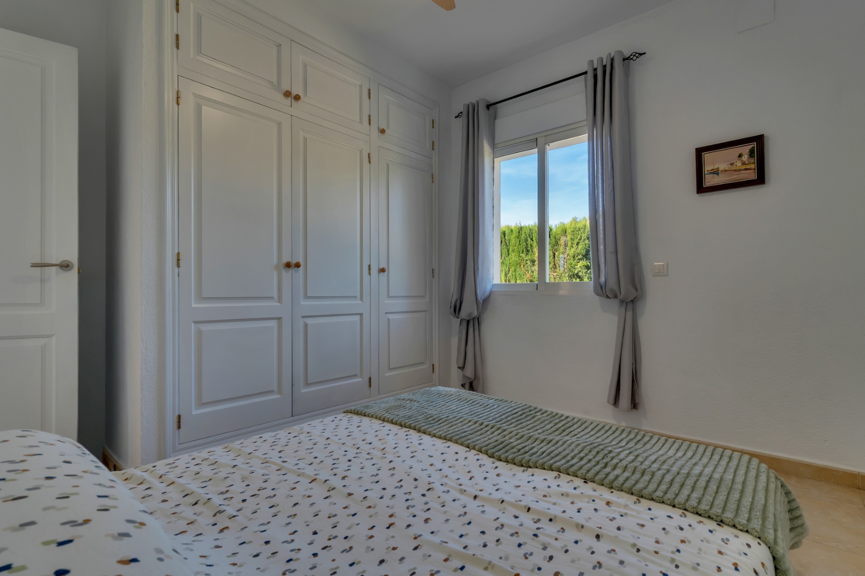 Slaapkamer met inbouwkasten