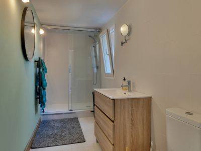 Badkamer met douche