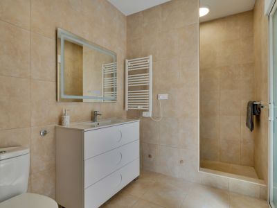 Badkamer met douche