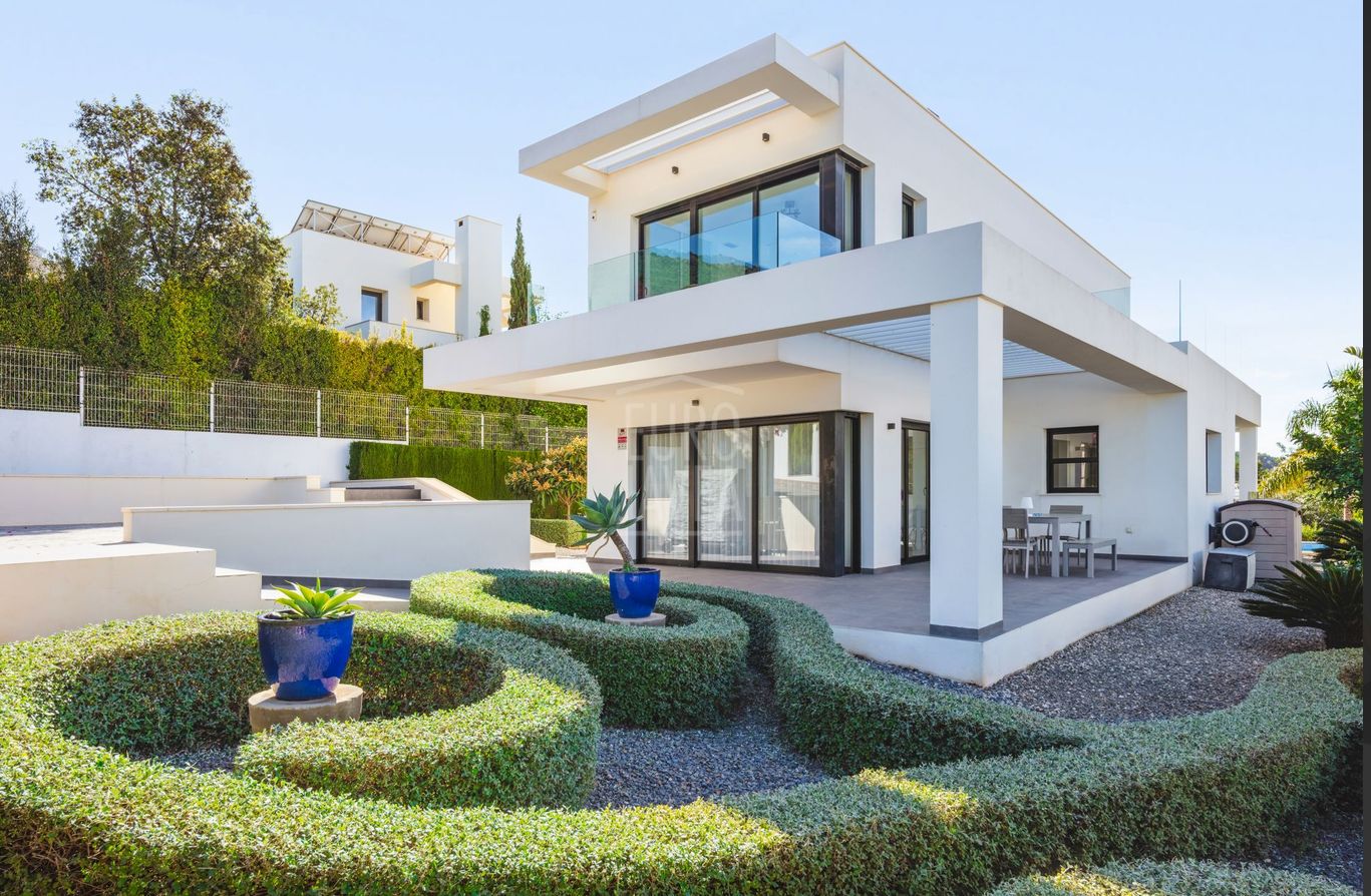 Exterieur van de villa en tuin