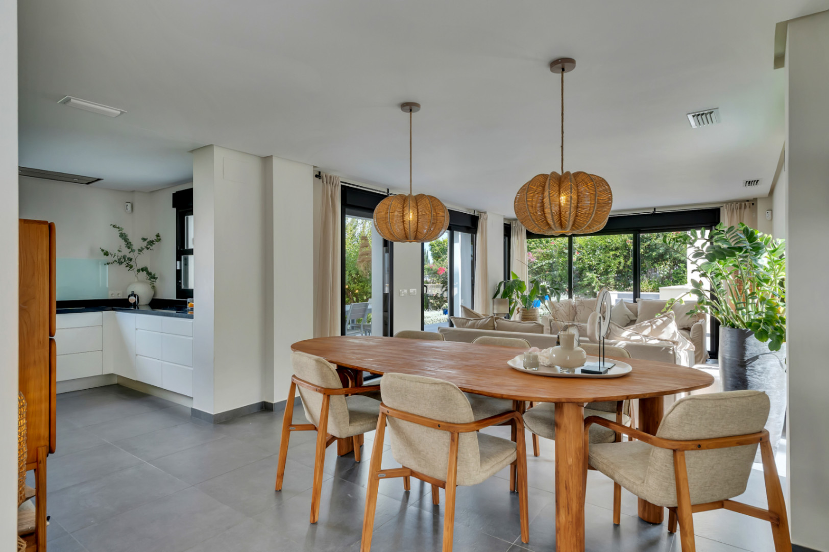 Open woon- en eetkamer
