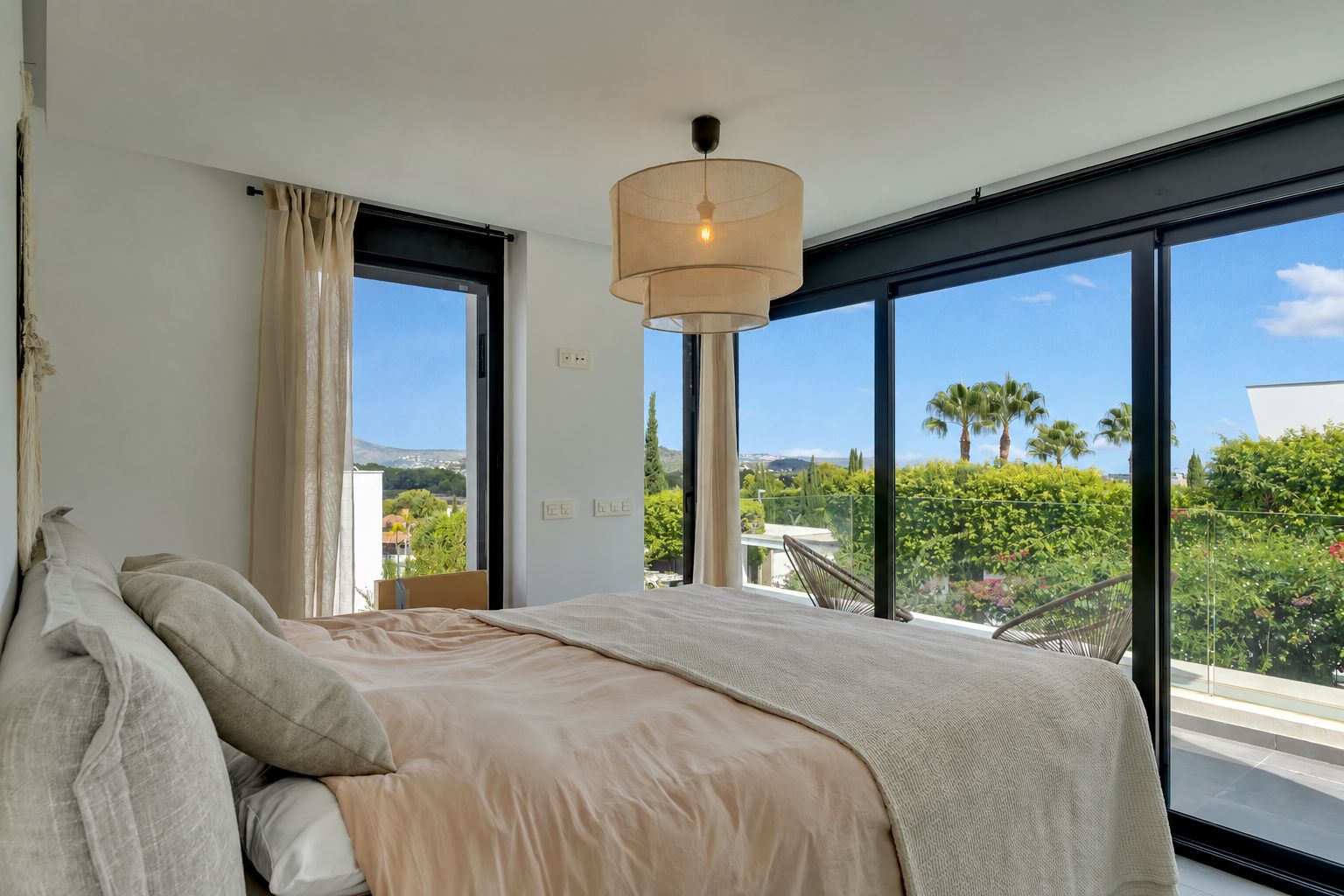 Slaapkamer met balkon