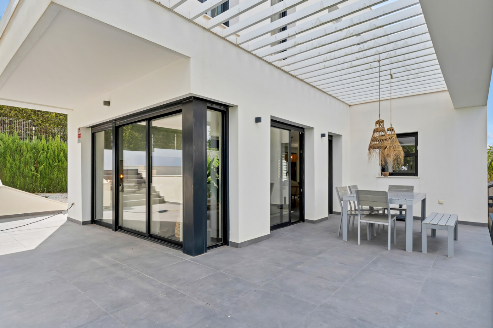 Terras met pergola