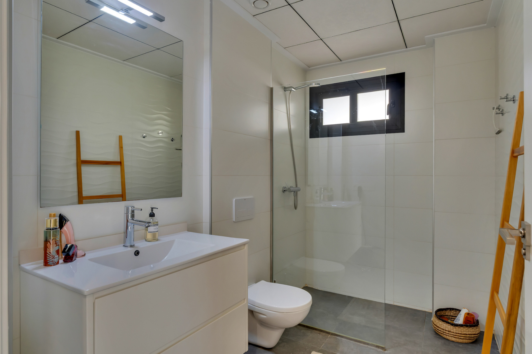Badkamer met douche