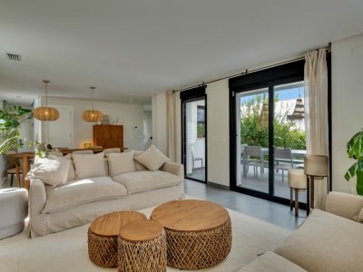 Woonkamer met toegang tot terras