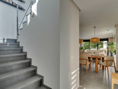 Trap en woonkamer
