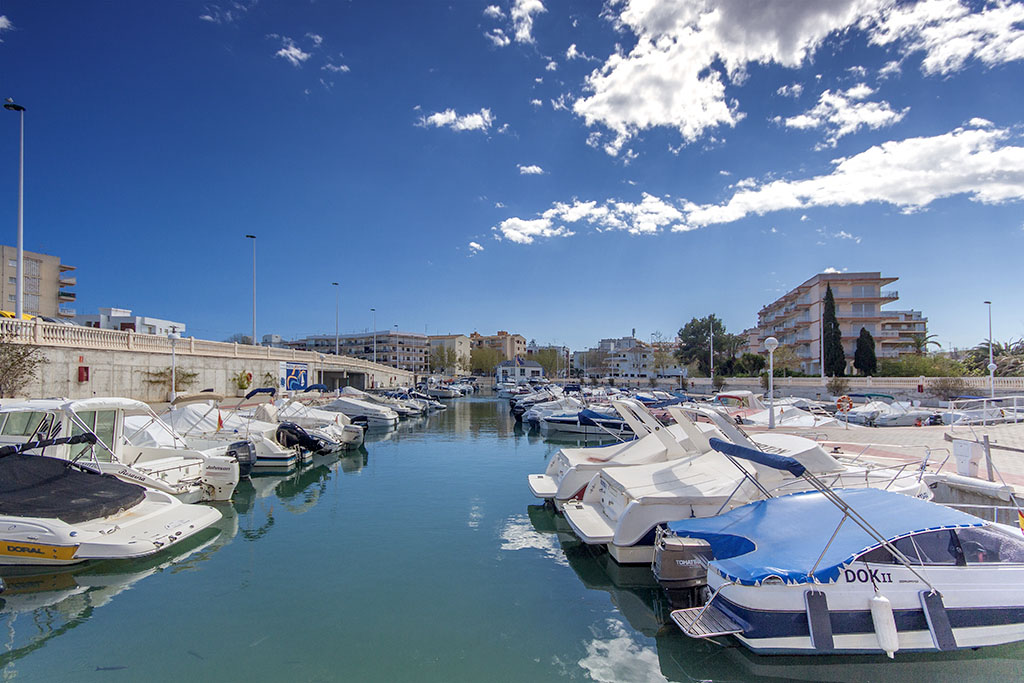 Kanaal van de jachthaven