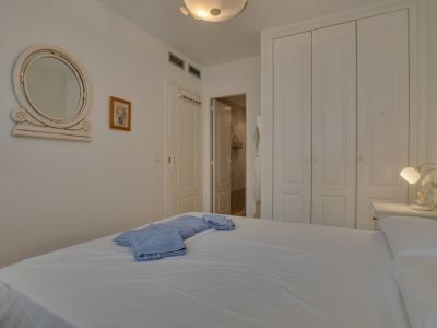 Slaapkamer met en-suite badkamer