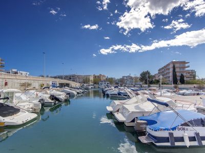 Kanaal van de jachthaven