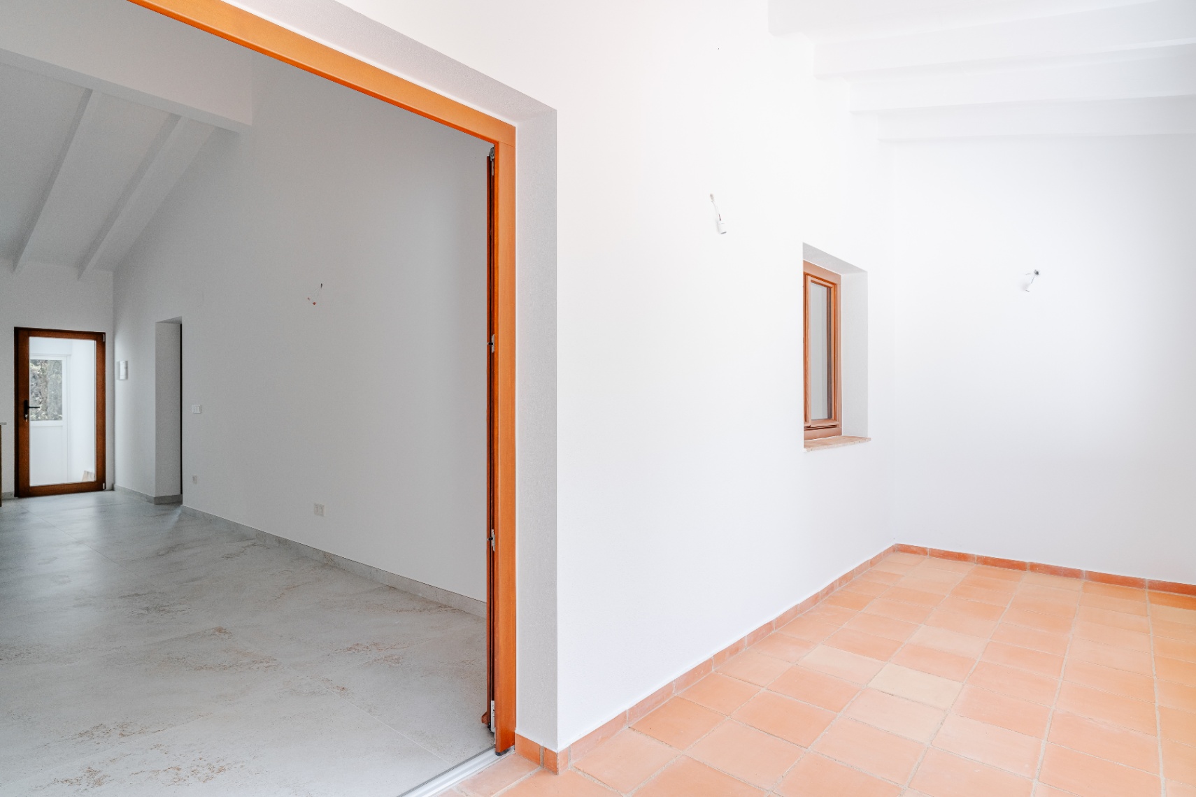 Overdekt terras en toegang interieur