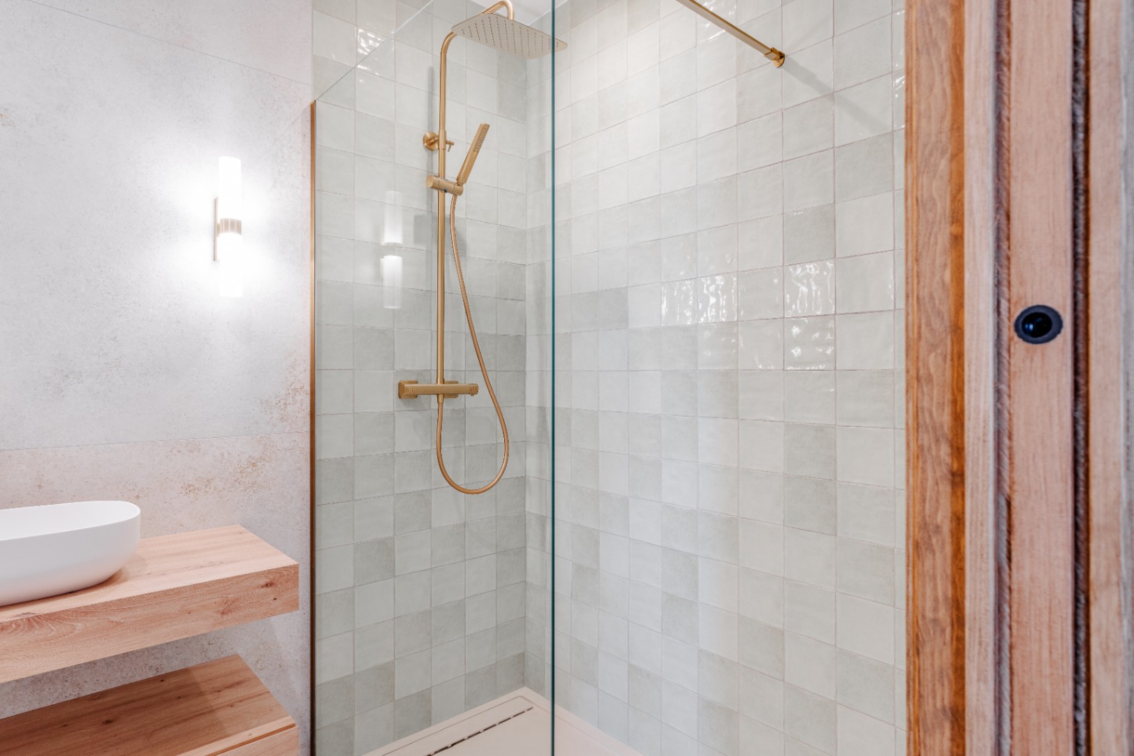 Douche in de badkamer