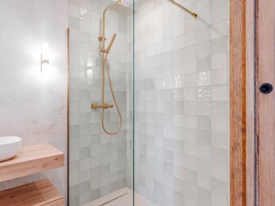 Douche in de badkamer