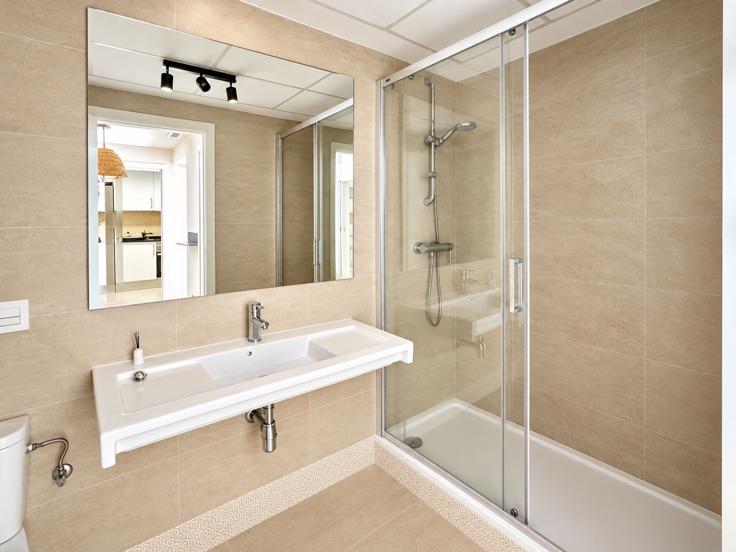 Badkamer met douche