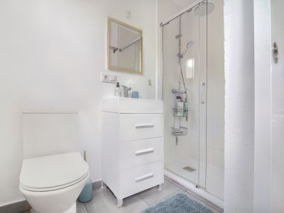 Badkamer met douche