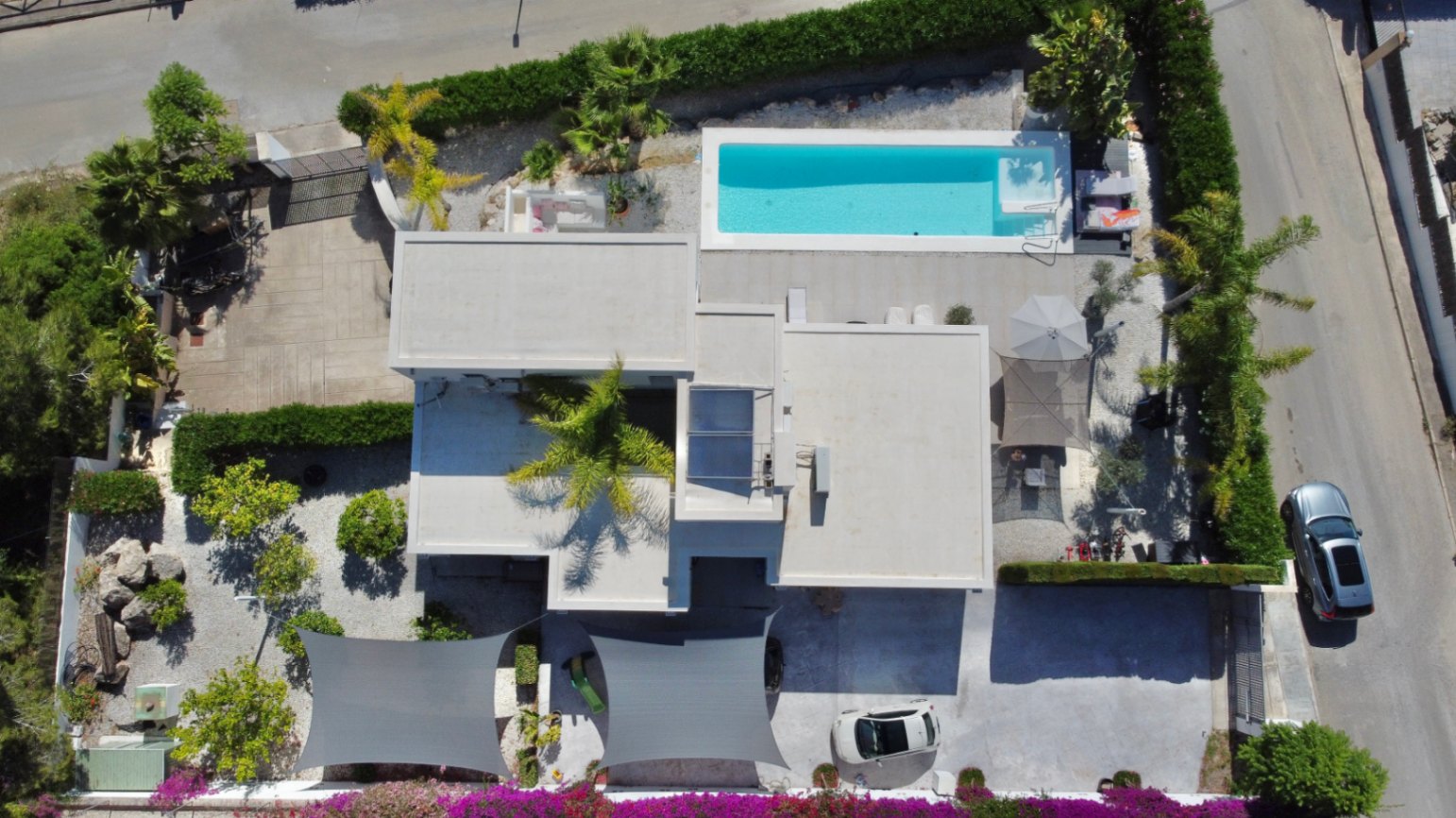 Luchtfoto van villa en zwembad