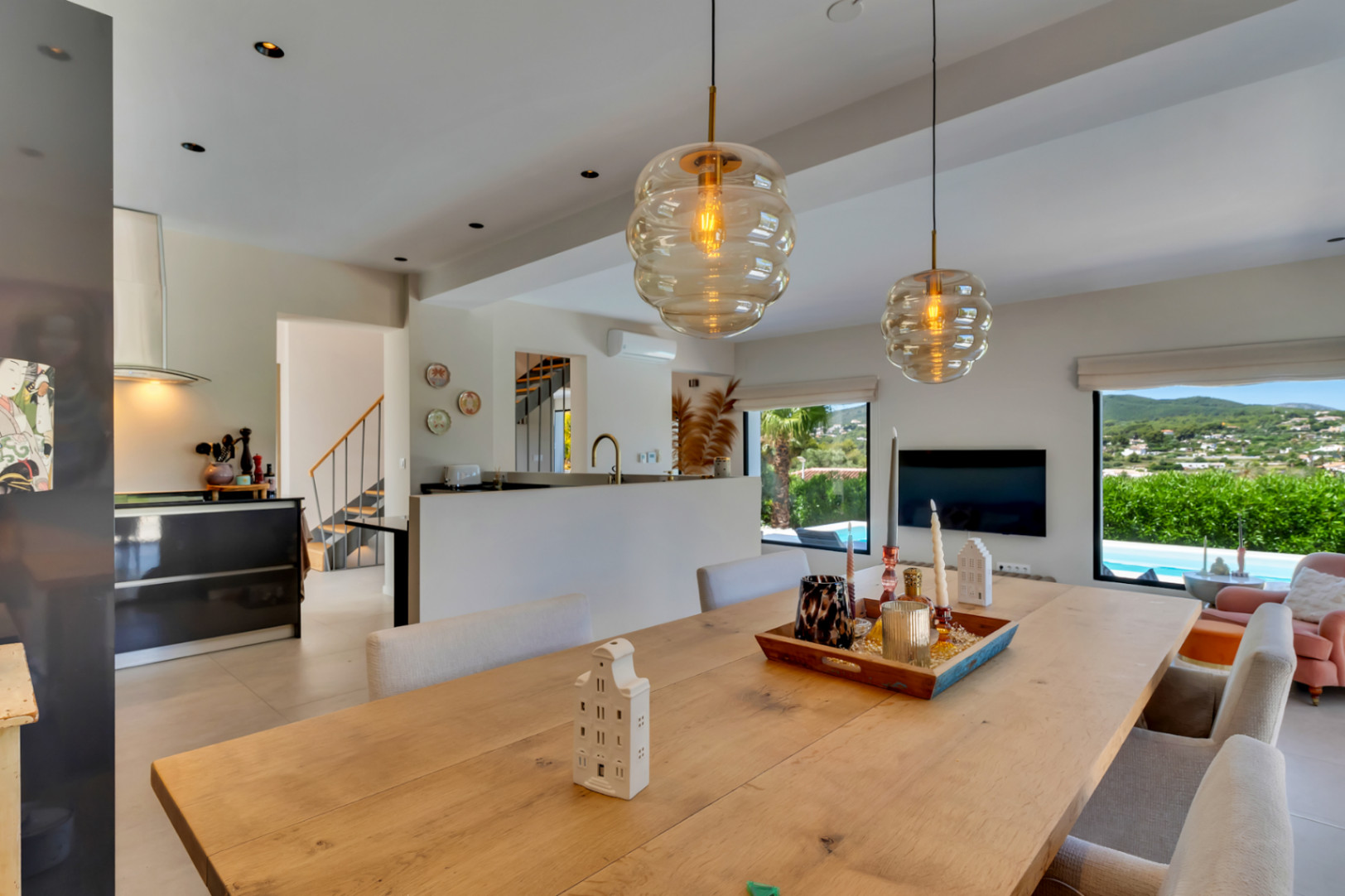 Eetkamer en open keuken