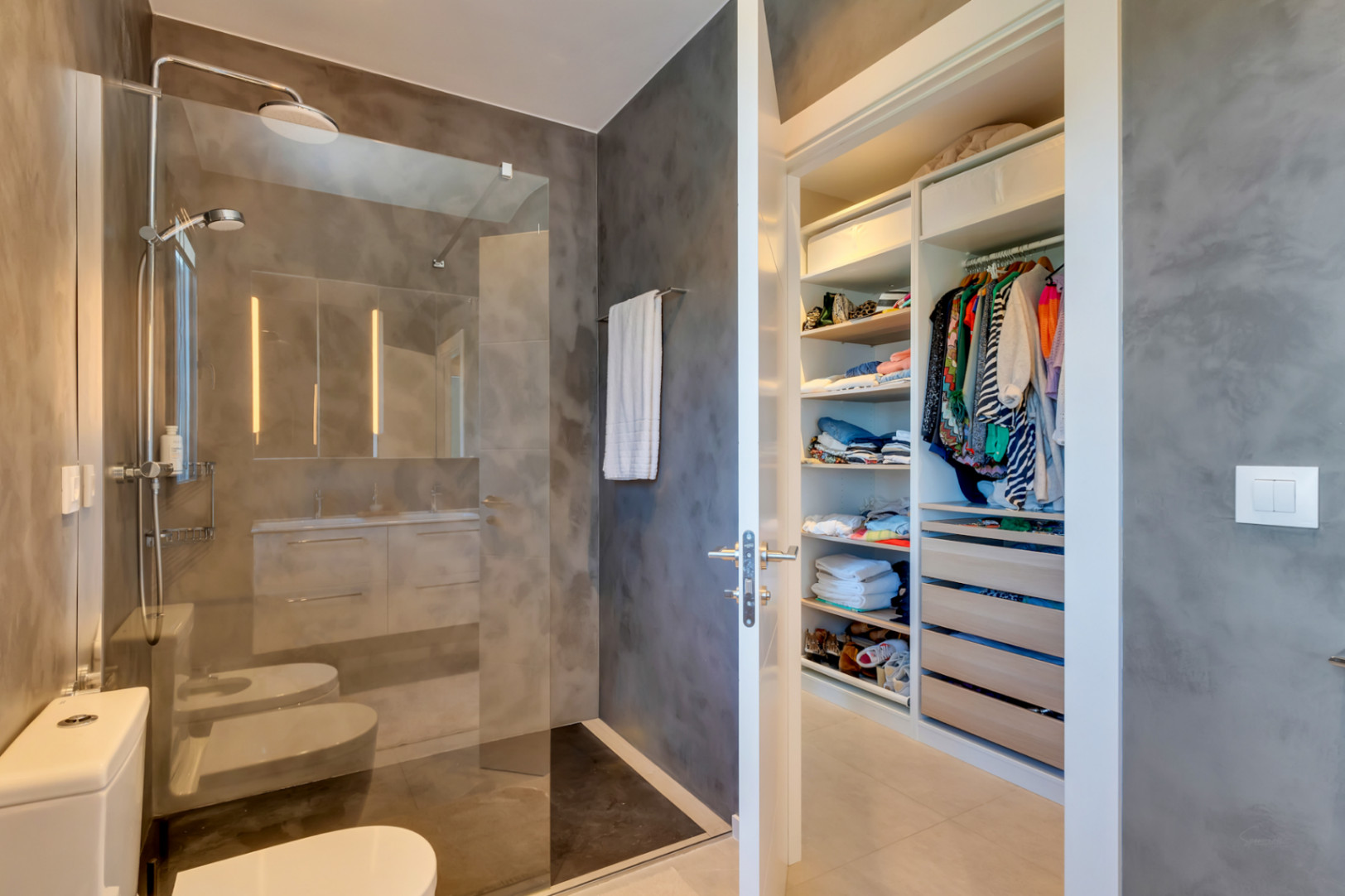 Badkamer en inloopkast