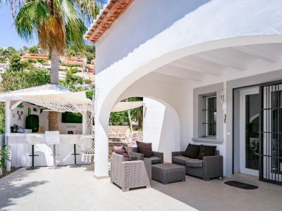 Overdekt terras en buitenbar