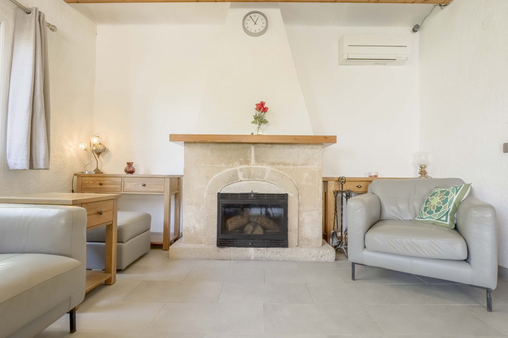 Woonkamer met open haard