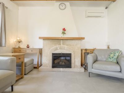Woonkamer met open haard