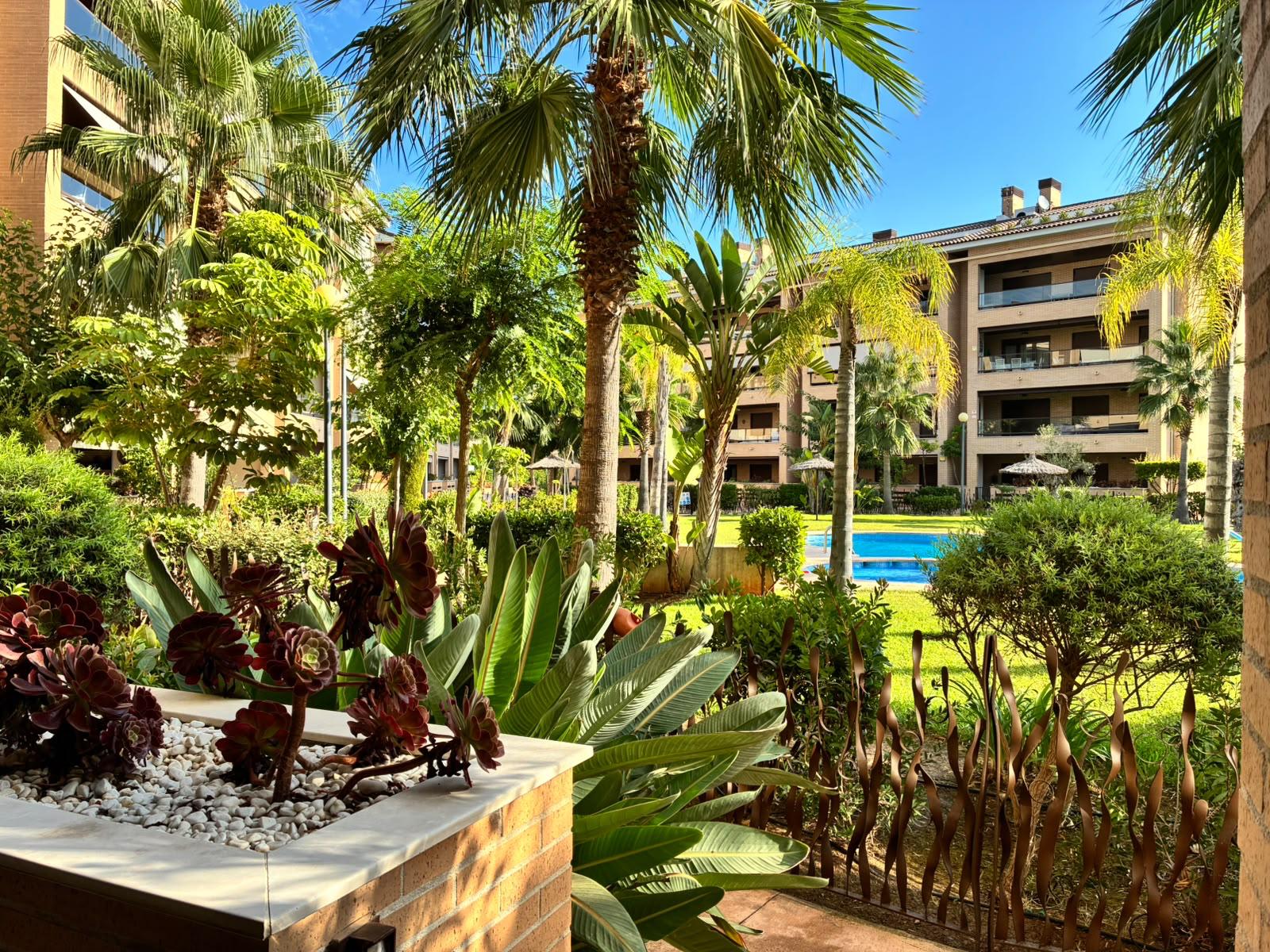 Exclusief gelijkvloers appartement met tuin en zwembad in Jávea (El Arenal)