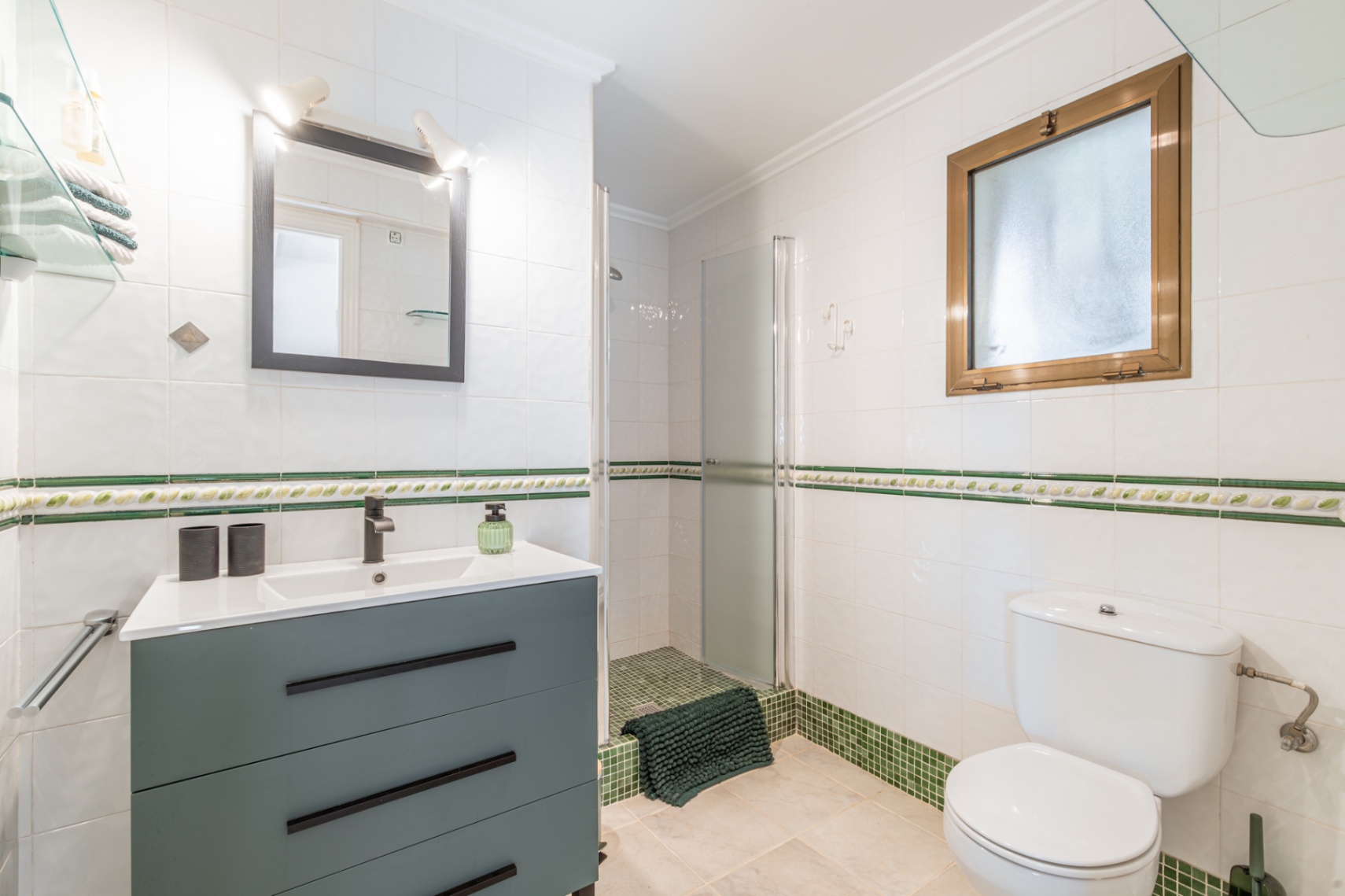 Badkamer met douche