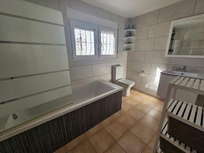 Badkamer met ligbad