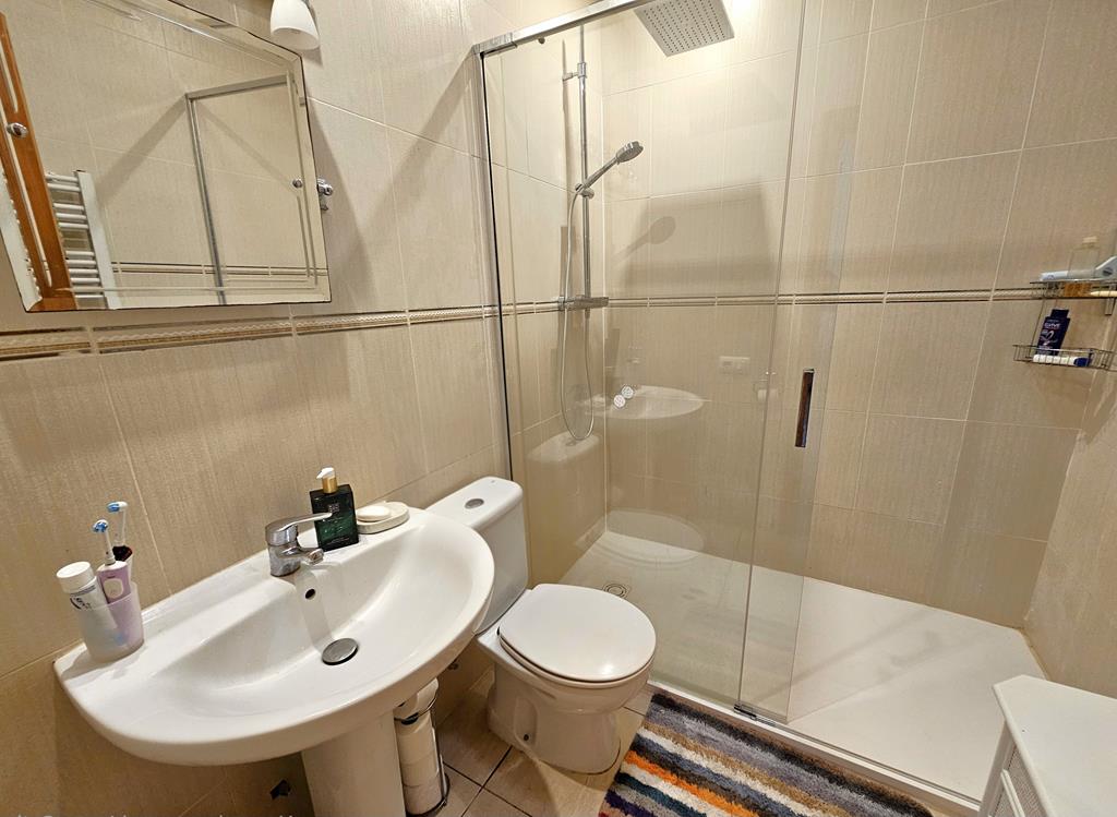 Badkamer met douche