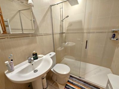 Badkamer met douche