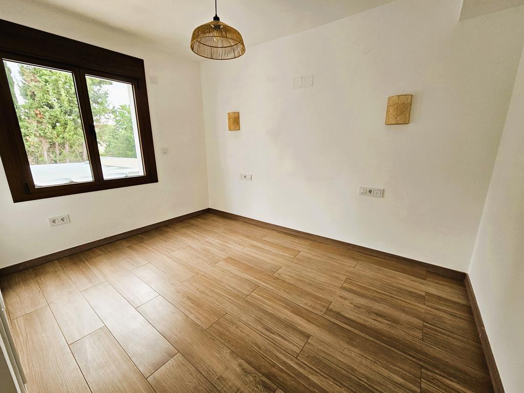Slaapkamer met raam