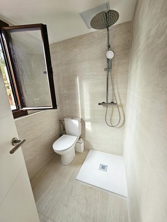Badkamer met douche