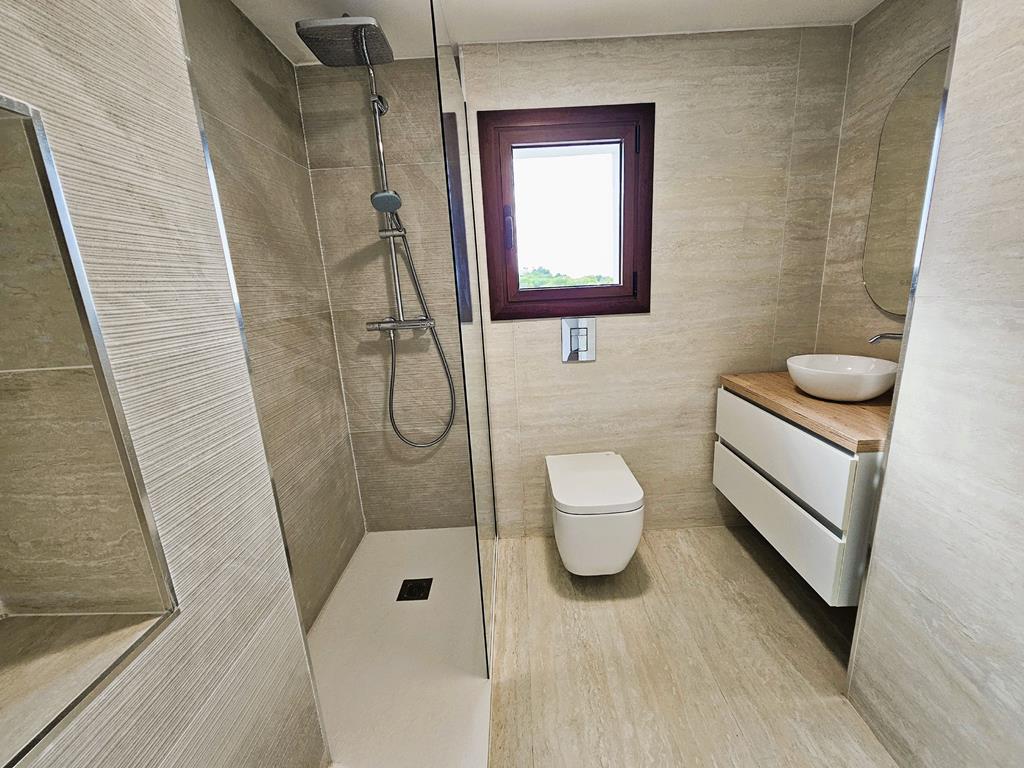 Badkamer met douche
