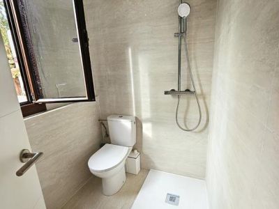 Badkamer met douche