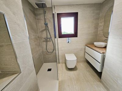 Badkamer met douche