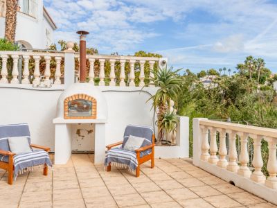Terras met pizza-oven
