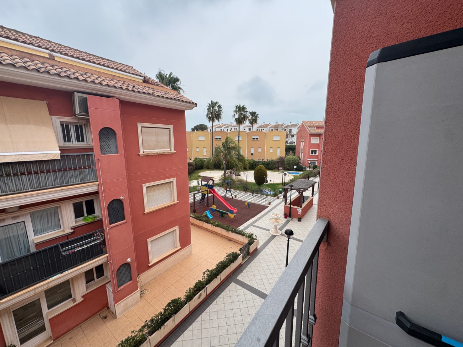 Ruim duplex appartement in Dénia, Las Marinas met solarium