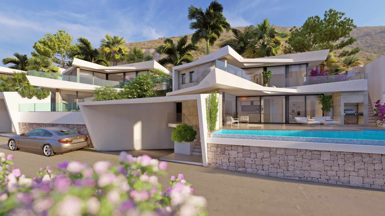 Moderne villa met meerdere niveaus, witte hoekige architectuur, een overloopzwembad op natuurstenen muren en glazen terrassen tegen een heuvel met palmbomen.