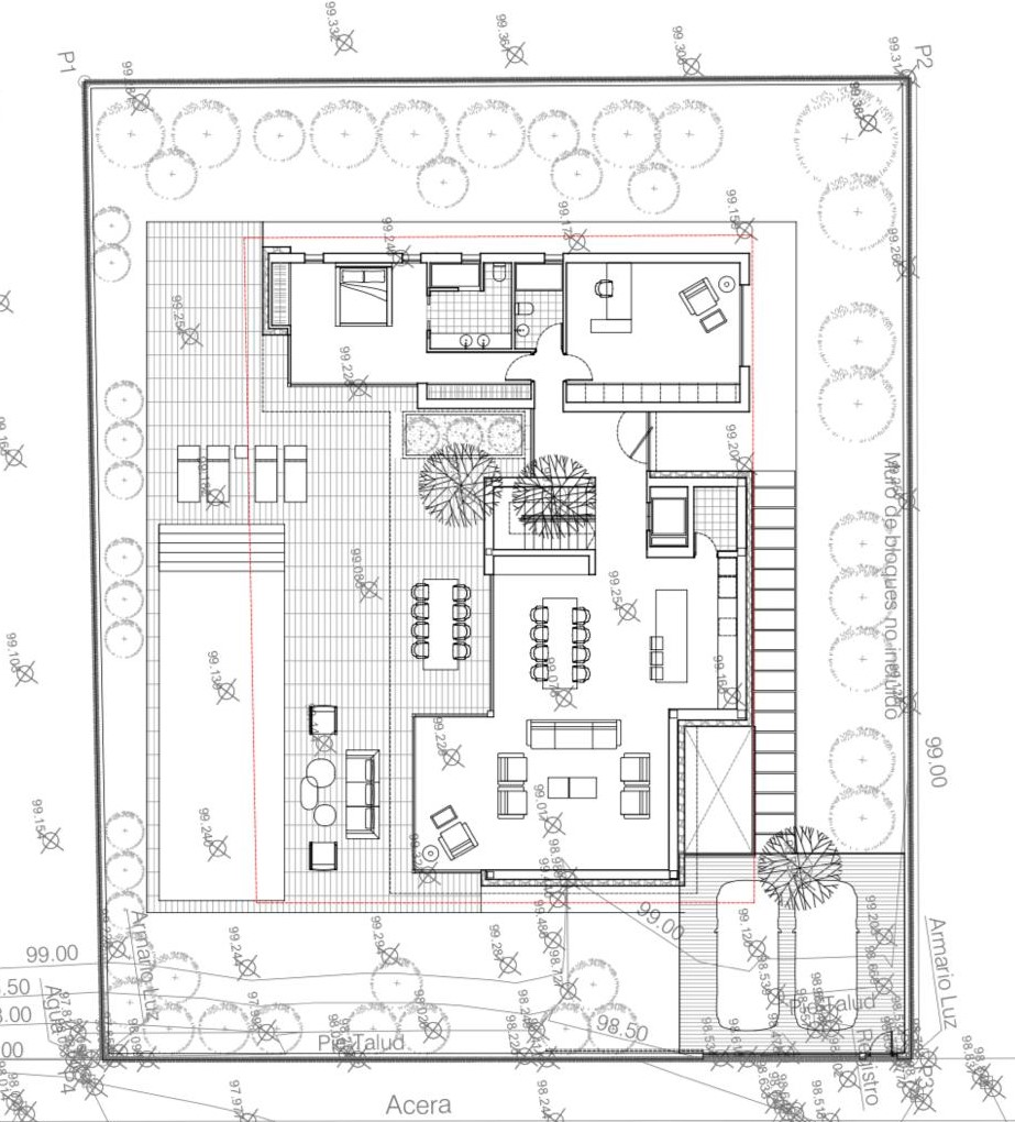 Technische plattegrond van een villa met zwembad, ruim terras, open woonkamer, keuken met kookeiland en een omliggende tuin met parkeergelegenheid.