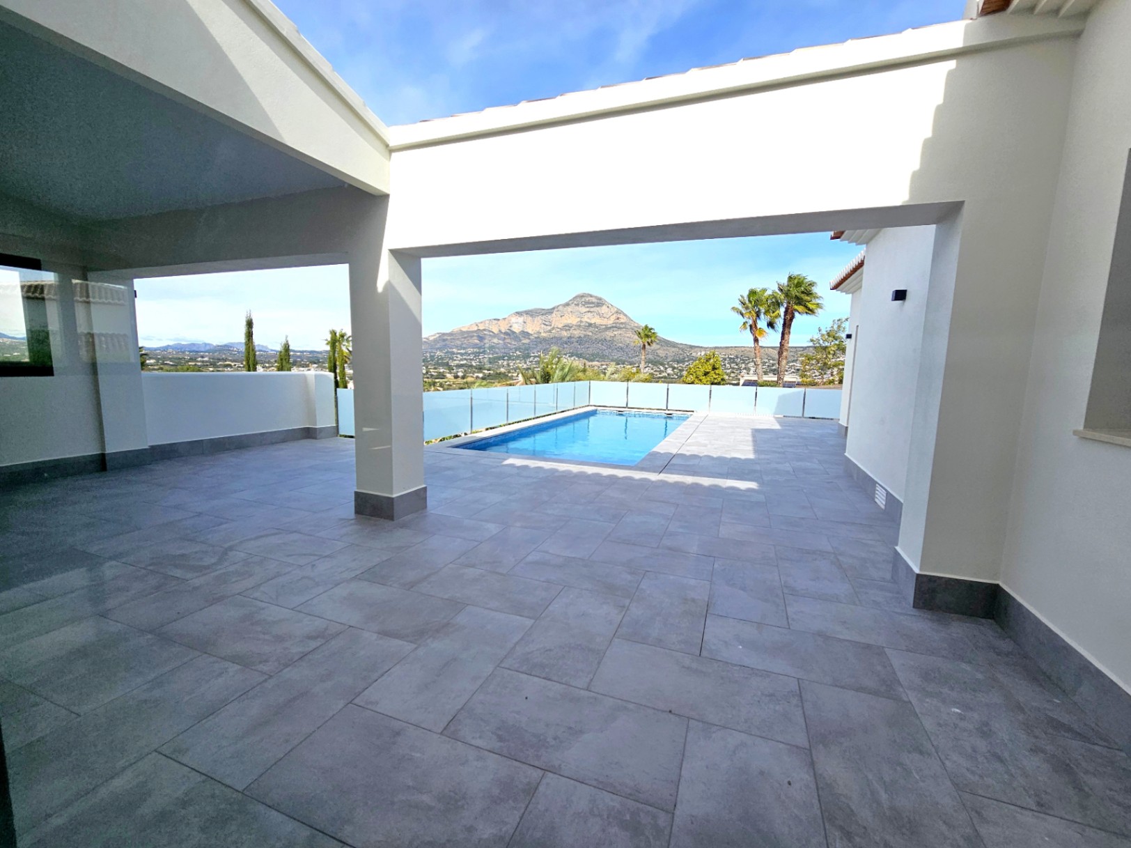 Eigentijdse villa in Jávea met uitzicht op de Montgó